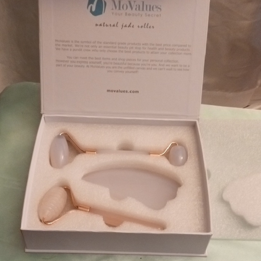 MoValues Jade Roller and Gua Sha Set